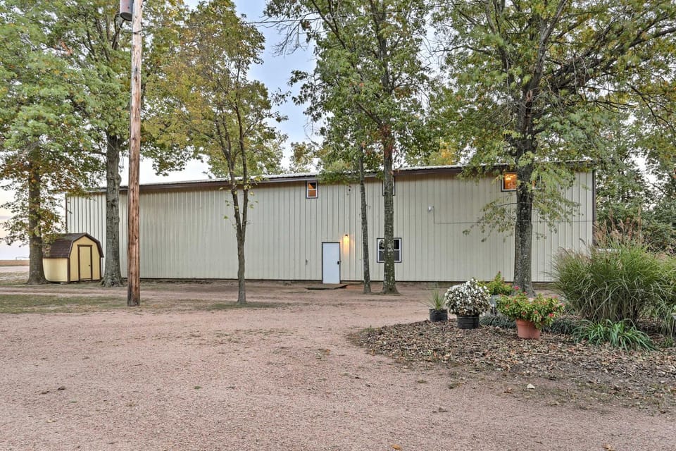 Spacious Kansas Retreat: On-Site Disc Golf! House in Kansas
