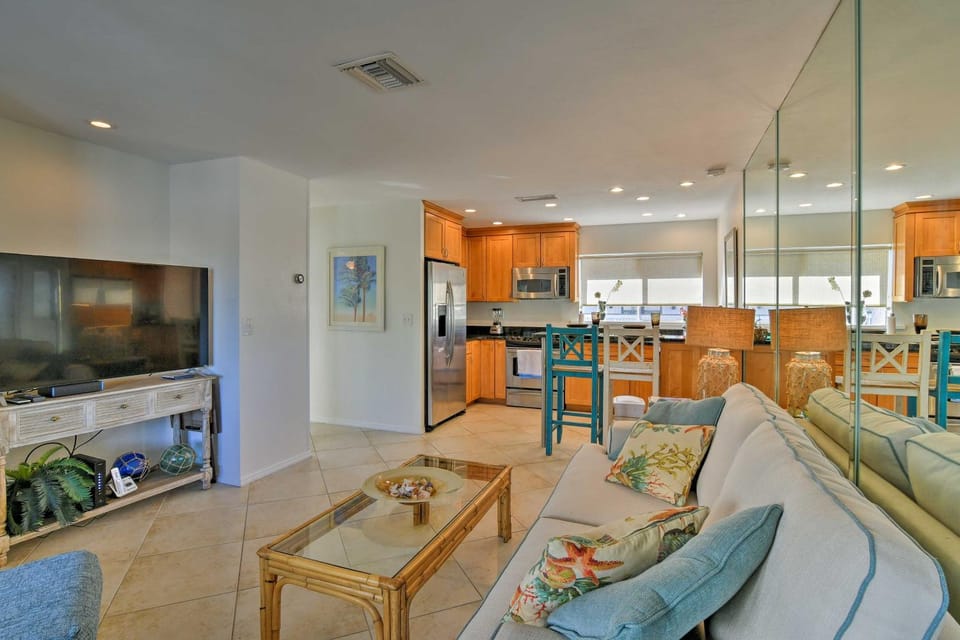 1/2 Mi to Beach! Siesta Key Home w/ Lanai House in Florida