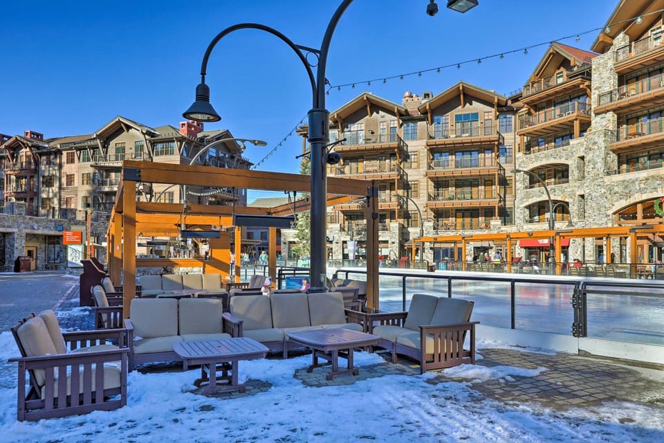 Walk to Ski Shuttle Truckee Condo with Hot Tub Apartment in Northstar Drive