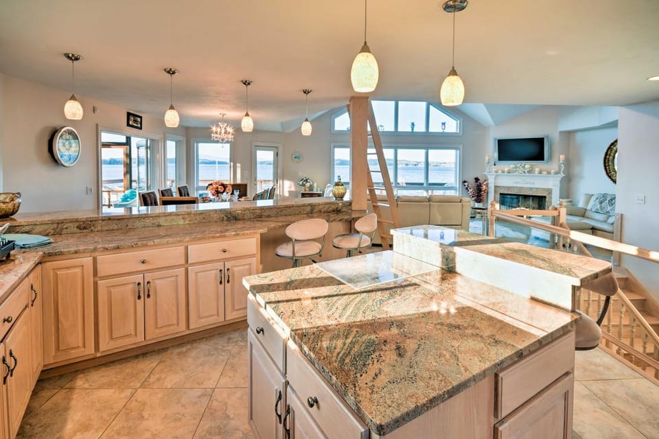 Luxe Oceanfront Home w/ Cadillac Mountain Views! House in Sorrento