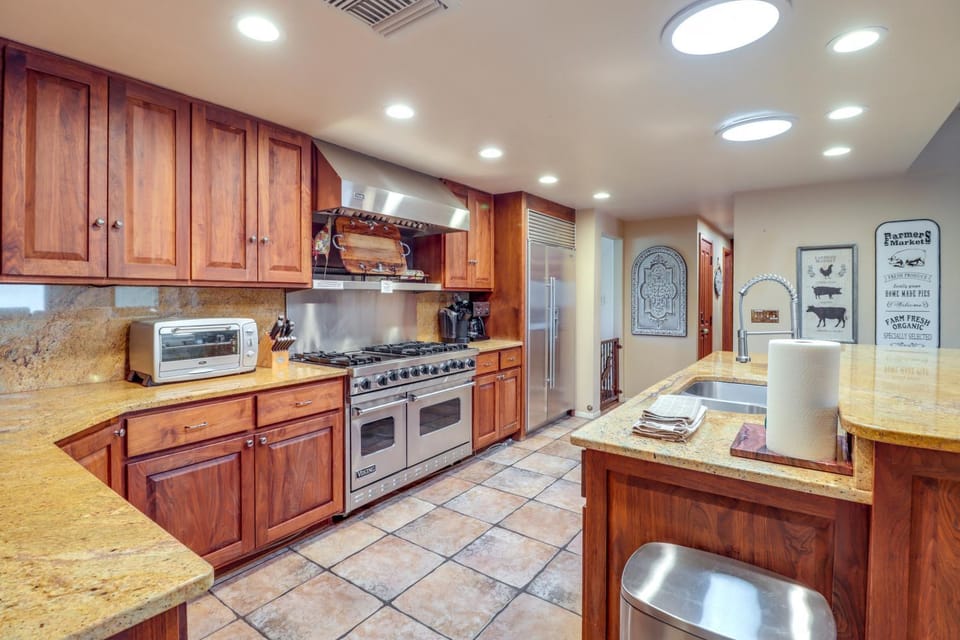 Swim Spa Access & Outdoor Kitchen! Tucson Home House in Catalina Foothills