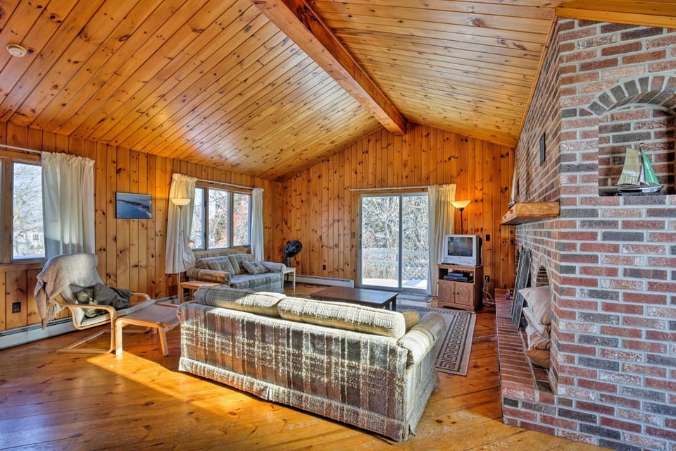 Biddeford Retreat w/ Deck, Grill & Ocean Views! House in Biddeford