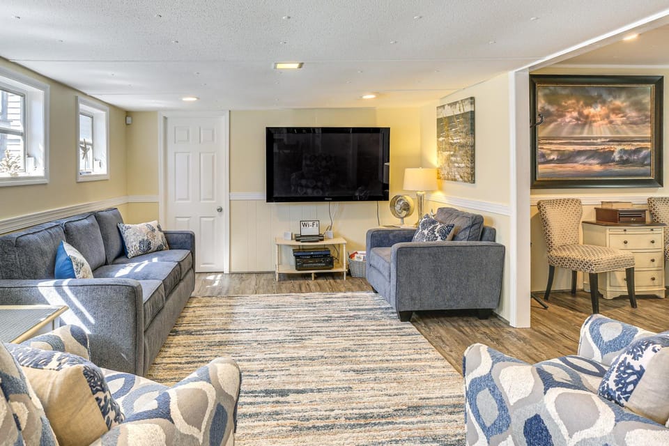 Walk to Ocean: Surfside Beach Home w/ Pool Access House in Surfside Beach