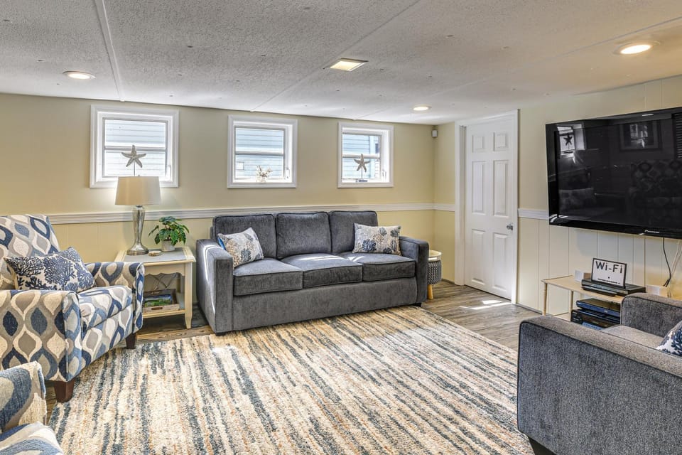 Walk to Ocean: Surfside Beach Home w/ Pool Access House in Surfside Beach
