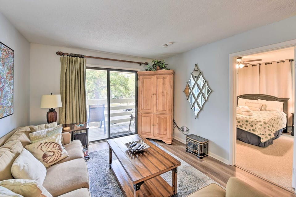 Hilton Head Condo: Beach Supplies, Walk to Shore! House in Hilton Head Island