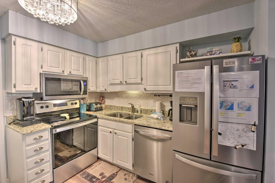 Hilton Head Condo: Beach Supplies, Walk to Shore! House in Hilton Head Island