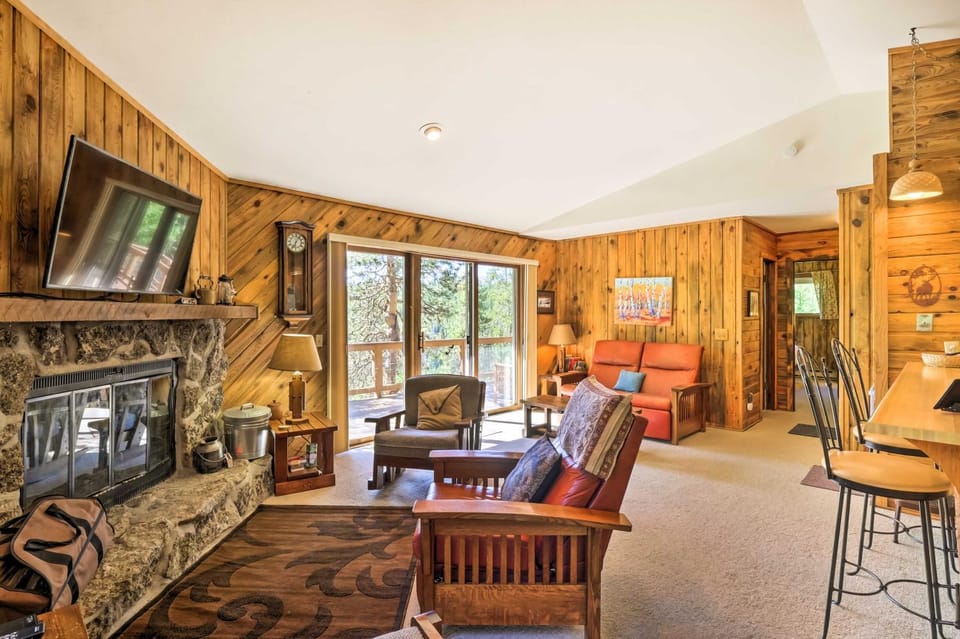 1 Mi to Peak 7: Home w/ Hot Tub in Breckenridge! House in Breckenridge