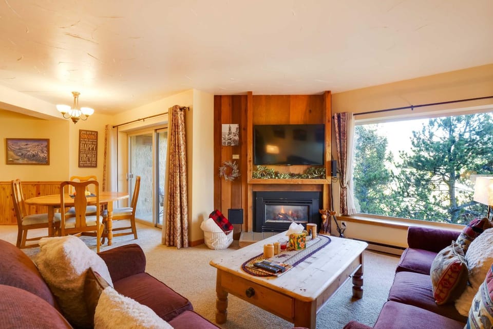 Cozy Ski-In/Ski-Out Breckenridge Condo: Mtn Views! House in Breckenridge
