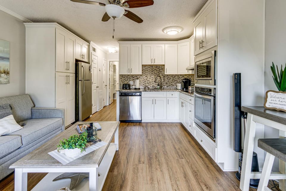 Steps to Beach: Family-Friendly HHI Condo w/ Pool House in Hilton Head Island