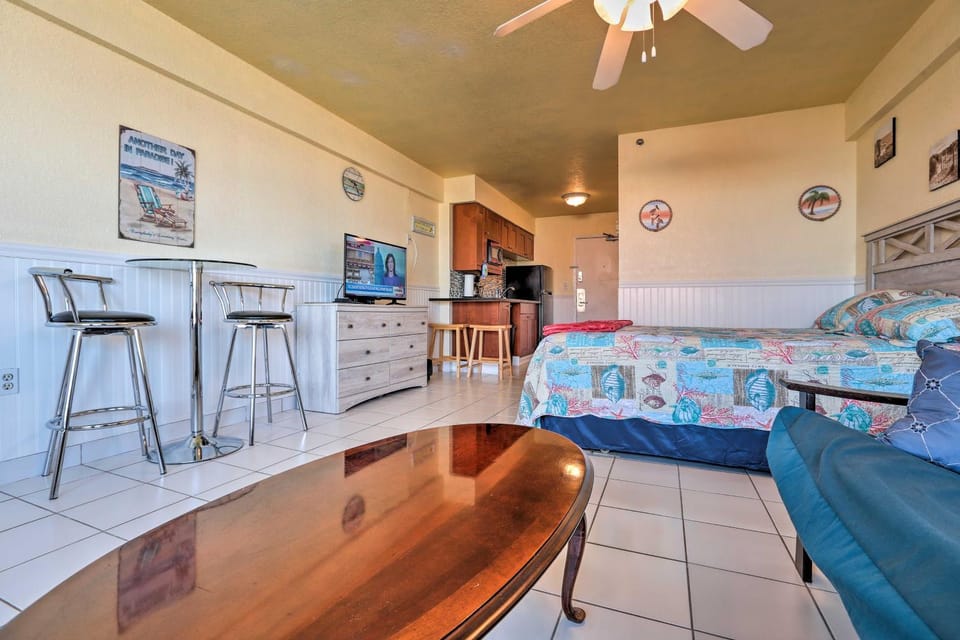 Oceanfront Daytona Beach Club Studio w/ Balcony! House in Florida