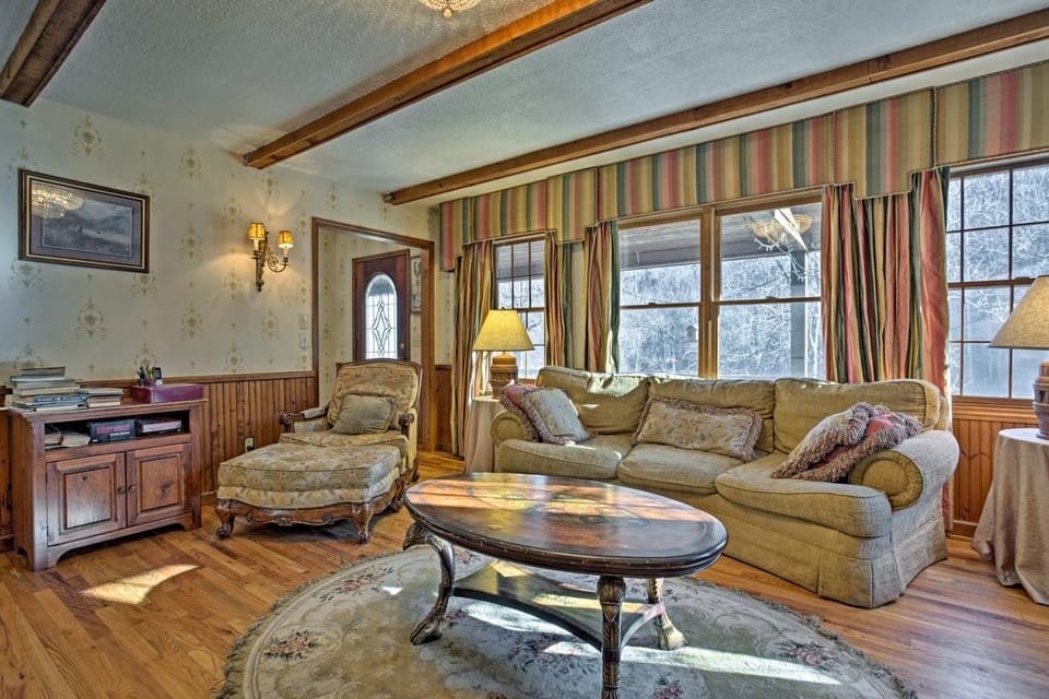 Emerald Gate Farm Cabin w/ On-Site Fishing Pond! Cabin in Tennessee