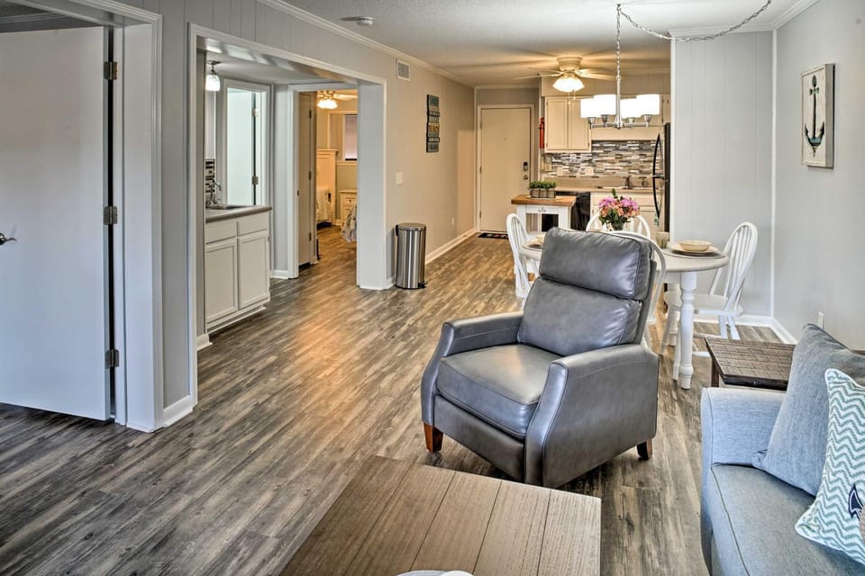 Hilton Head Condo w/ Pool Bar: Walk to Beach! House in Hilton Head Island