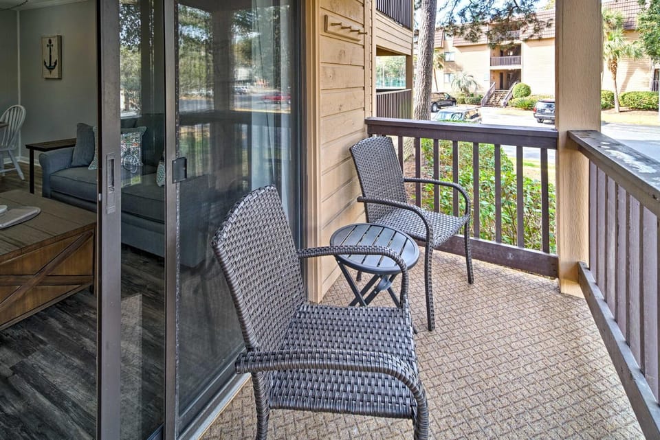 Hilton Head Condo w/ Pool Bar: Walk to Beach! House in Hilton Head Island
