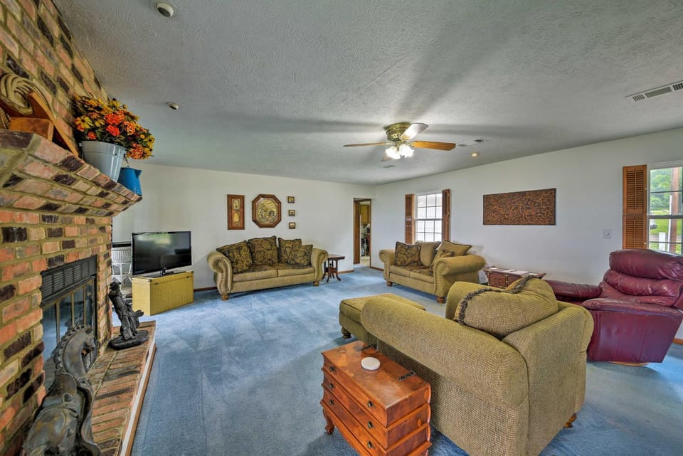 Lakefront Livingston Home w/ Dock, 1 Mi to Launch! House in Lake Livingston