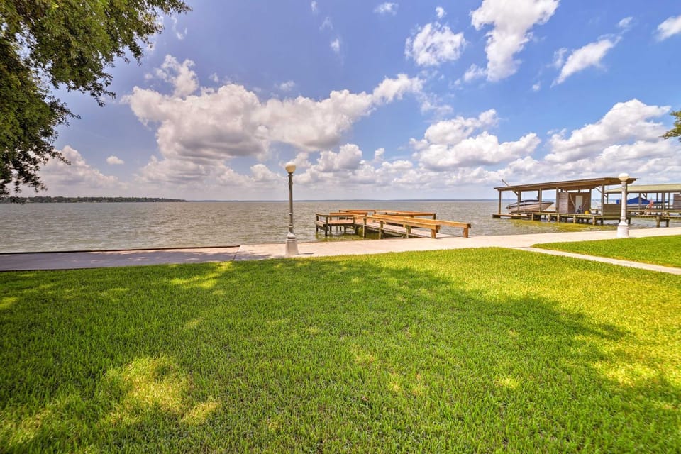 Lakefront Livingston Home w/ Dock, 1 Mi to Launch! House in Lake Livingston