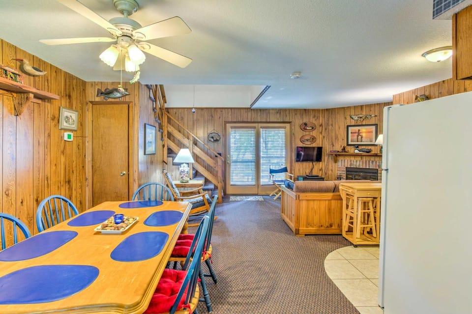 Clearwater Lake Getaway w/ Shared Pool & Boat Dock House in Clearwater Lake