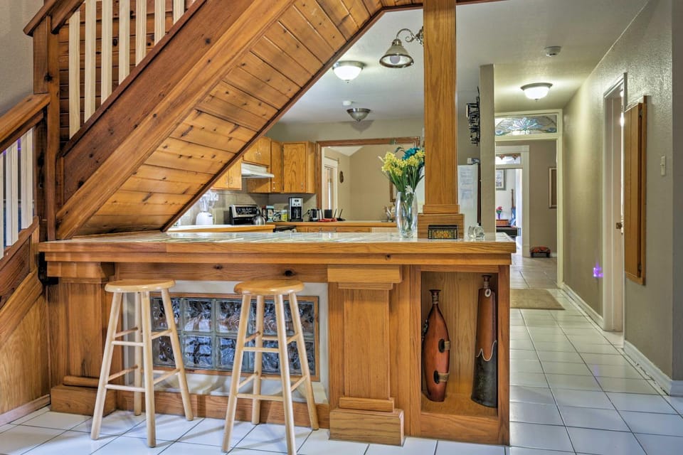 Dripping Springs Home w/ Deck, Near Wedding Venue House in Rio Grande