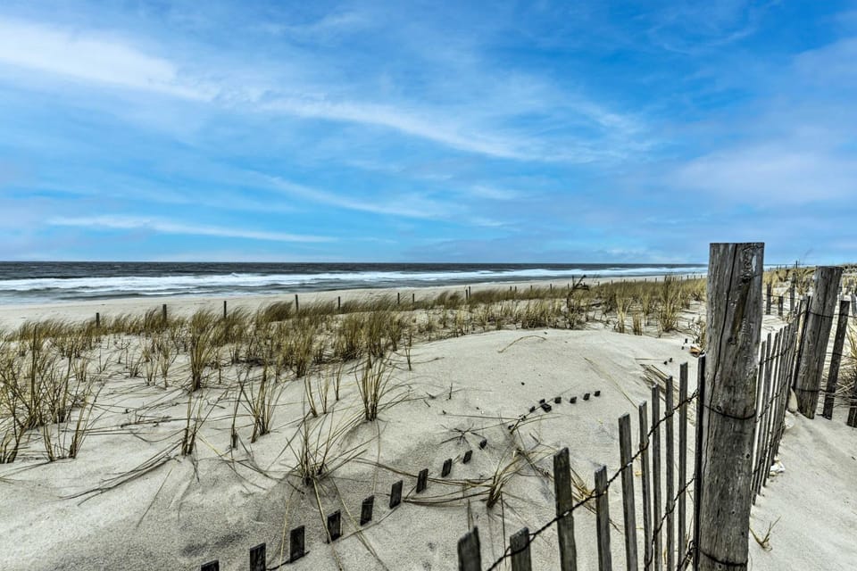Seaside Park Apt: Outdoor Shower, Walk to Beach! Apartment in Seaside Park