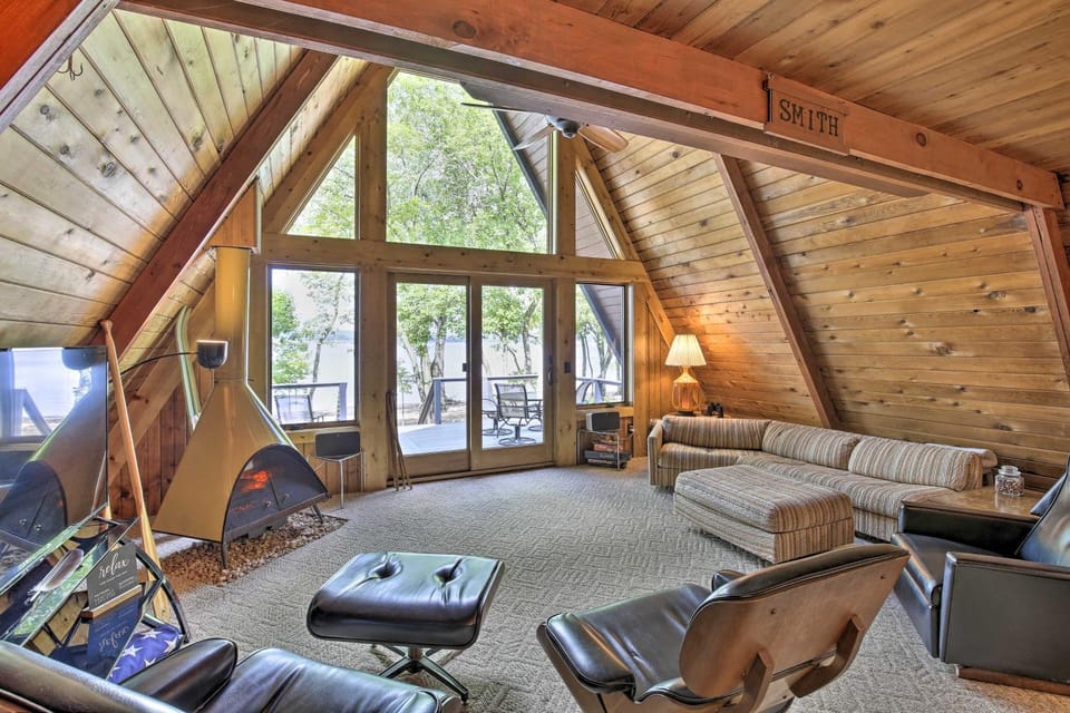 Lake Pepin Cottage w/ Decks + Private Beach! House in Lake Pepin
