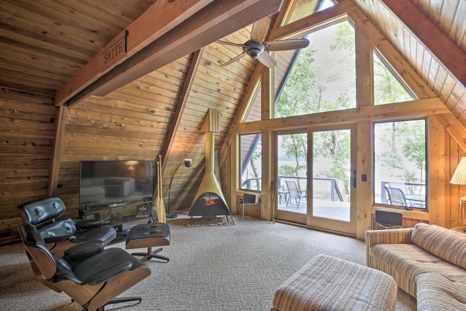 Lake Pepin Cottage w/ Decks + Private Beach! House in Lake Pepin