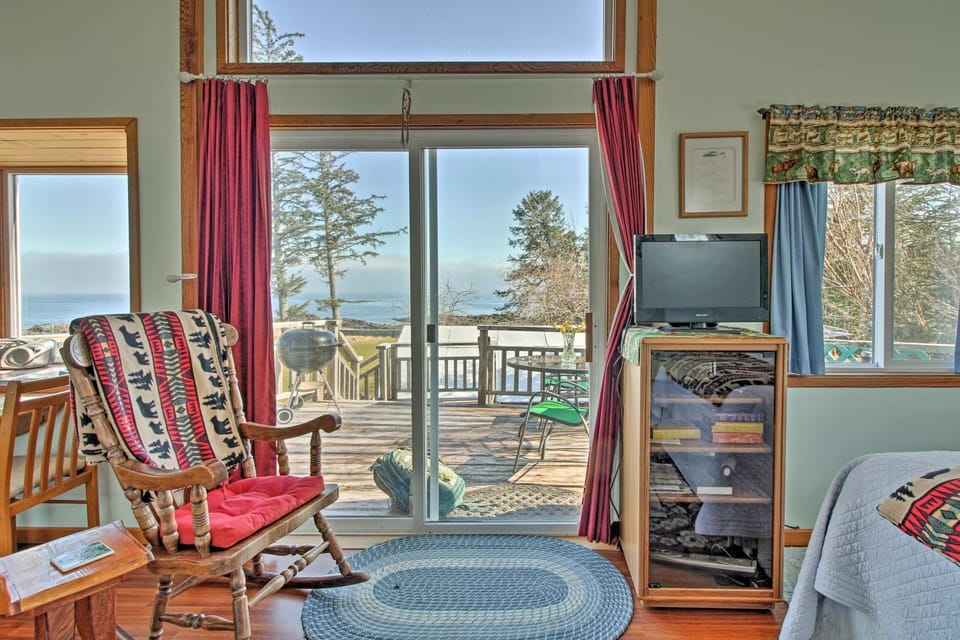 'A Room with a View' Peaceful Retreat on PoW Apartment in Prince of Wales Island