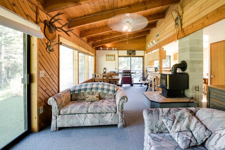 Conconully Cabin on 42 Private Acres Near Hiking! Cabin in Washington