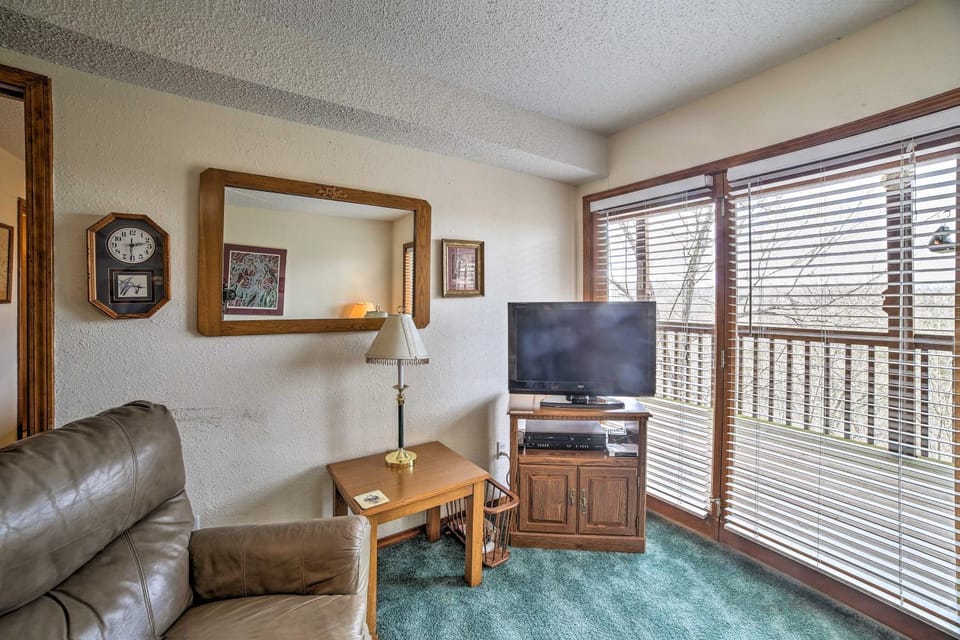 Branson Condo w/ Views: 2 Mi to Silver Dollar City House in Table Rock Lake