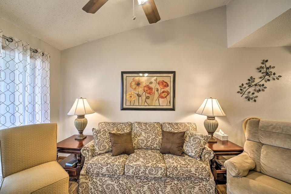 Condo w/ Pool Access, 2 Mi to Silver Dollar City House in Table Rock Lake
