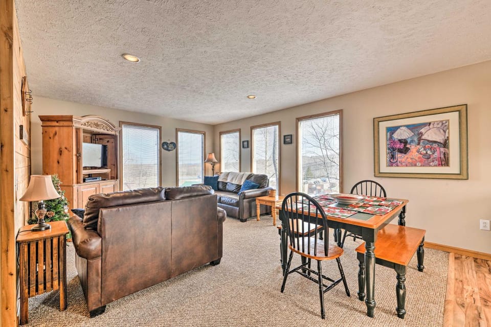 Ski-In/Ski-Out Ghent Cabin w/ Mountain Views! Cabin in West Virginia