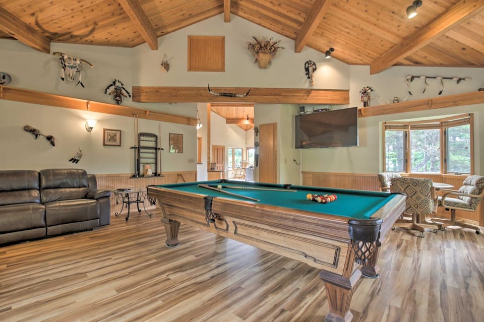 Walk to Ocean Home with Hot Tub in South Beach! House in Oregon