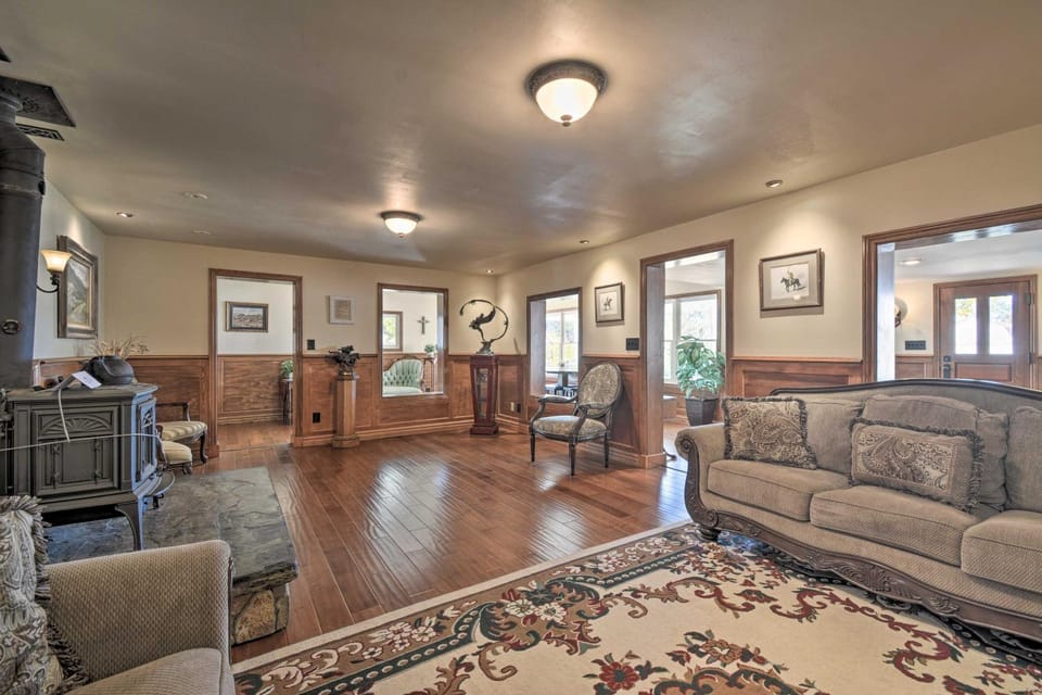 Historic Mariposa Stagecoach Stop w/ Gas Fire Pit! House in Sierra Nevada