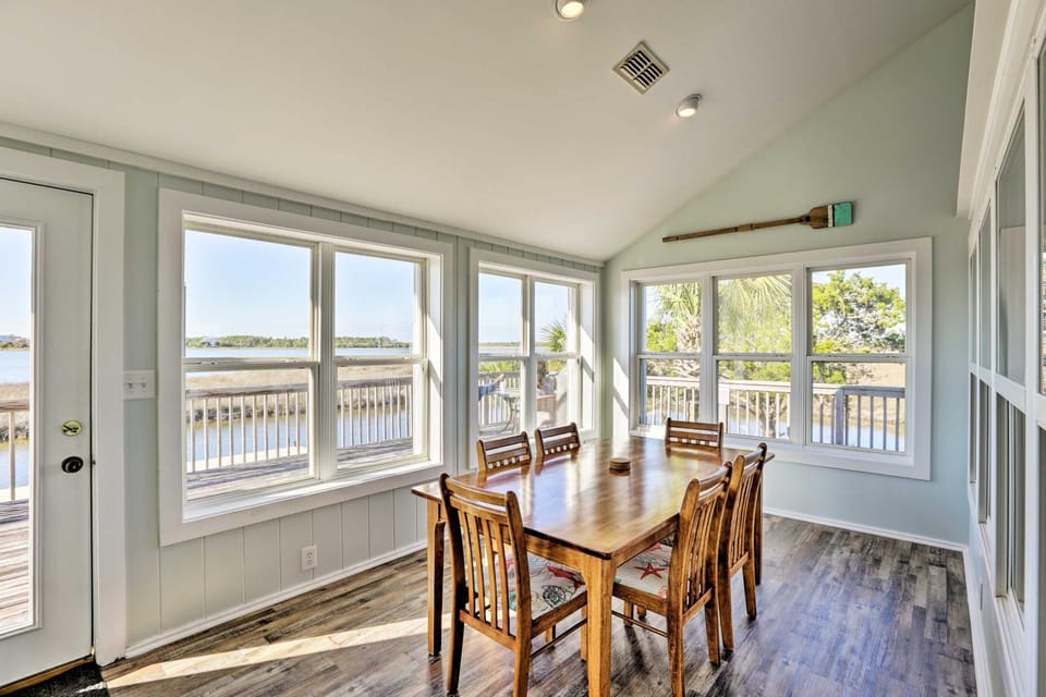 Cozy Waterfront 'Island House' on Live Oak Island! House in Florida