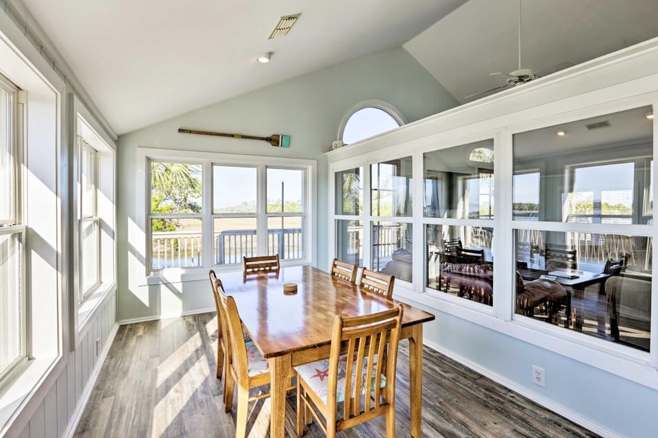 Cozy Waterfront 'Island House' on Live Oak Island! House in Florida