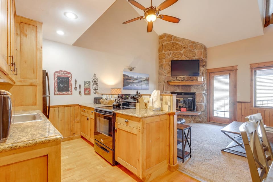 The Inn at Silver Creek Resort Retreat w/ Balcony! House in Granby
