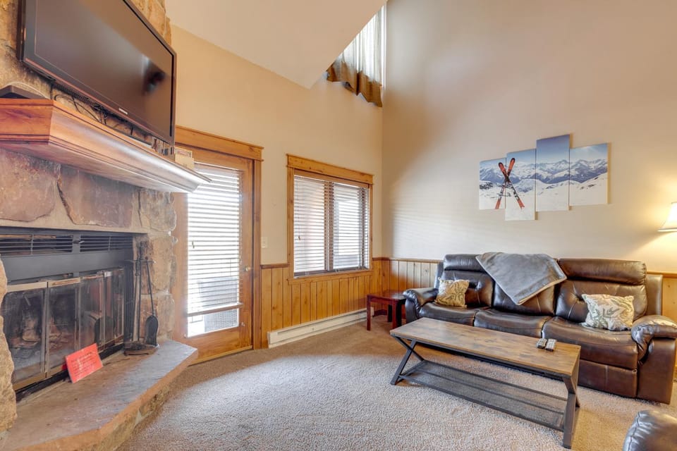 The Inn at Silver Creek Resort Retreat w/ Balcony! House in Granby