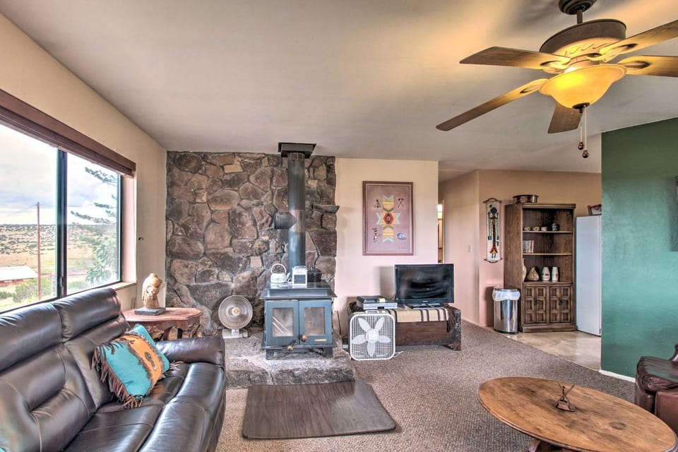 Peaceful Ranch Cabin, 3 Mi to Becker Lake! Cabin in Arizona