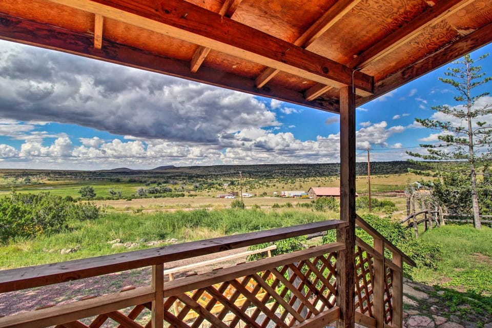 Peaceful Ranch Cabin, 3 Mi to Becker Lake! Cabin in Arizona