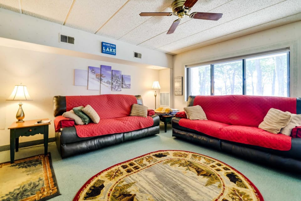 1 Mi to Big Boulder: Lakefront Unit w/ Pool Access House in Big Boulder Lake