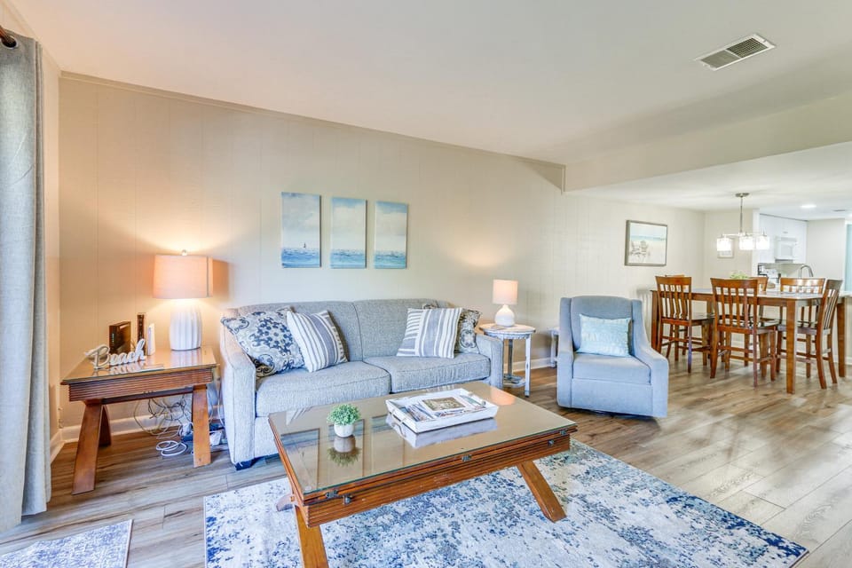 Hilton Head Condo: Walk to Coligny Beach & Plaza! House in South Forest Beach