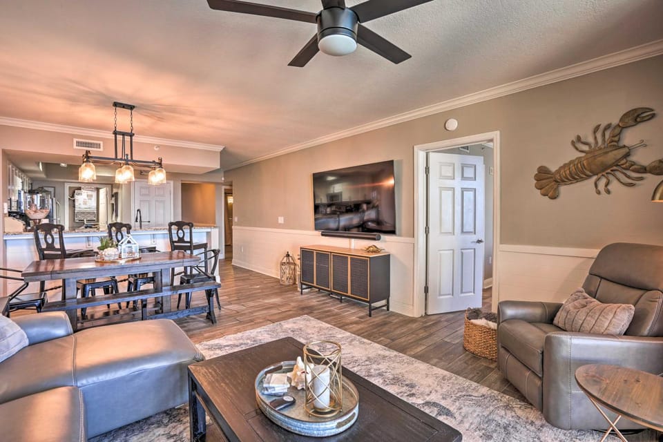 Oceanfront PCB Condo w/ Balcony & Pool Access! House in Panama City Beach