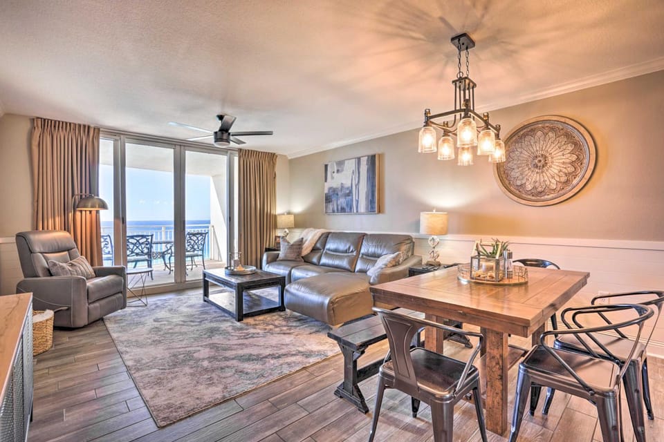 Oceanfront PCB Condo w/ Balcony & Pool Access! House in Panama City Beach
