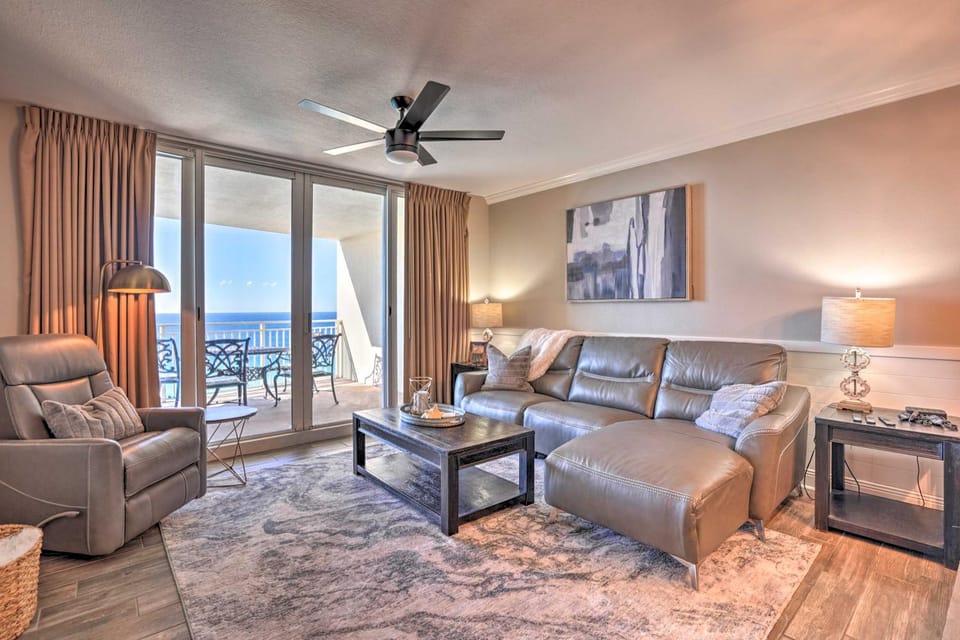 Oceanfront PCB Condo w/ Balcony & Pool Access! House in Panama City Beach