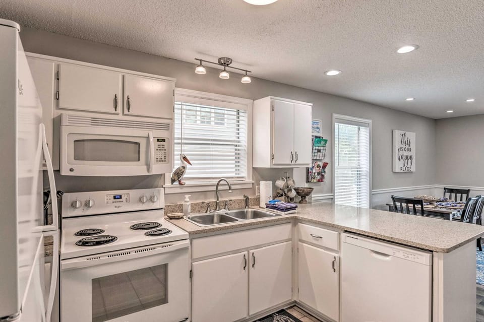 Seagrove Beach Condo w/ Pool Access; Walk to Beach House in South Walton County