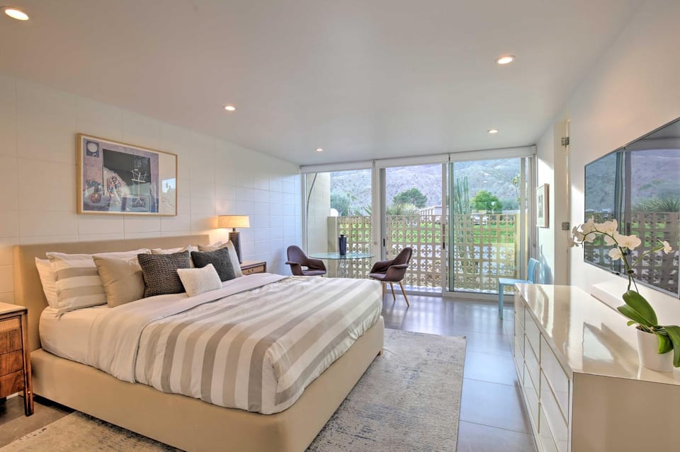 Patio, Grill & Mtn Views: Luxe Home in Palm Desert House in Rancho Mirage