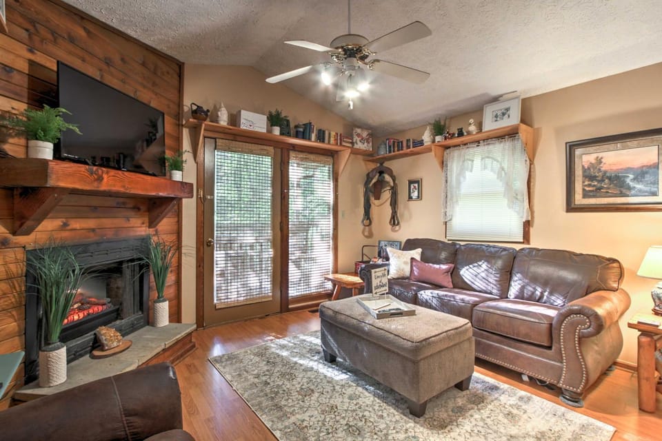 Gatlinburg Home w/ Hot Tub ~ 4 Mi to Town! House in Gatlinburg
