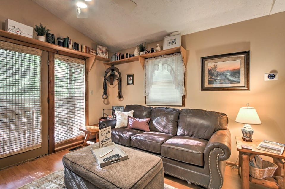 Gatlinburg Home w/ Hot Tub ~ 4 Mi to Town! House in Gatlinburg