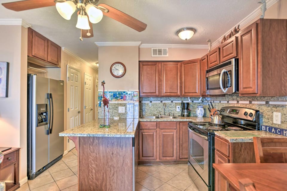 Oceanfront Corpus Christi Condo w/ Pool! House in Nueces County