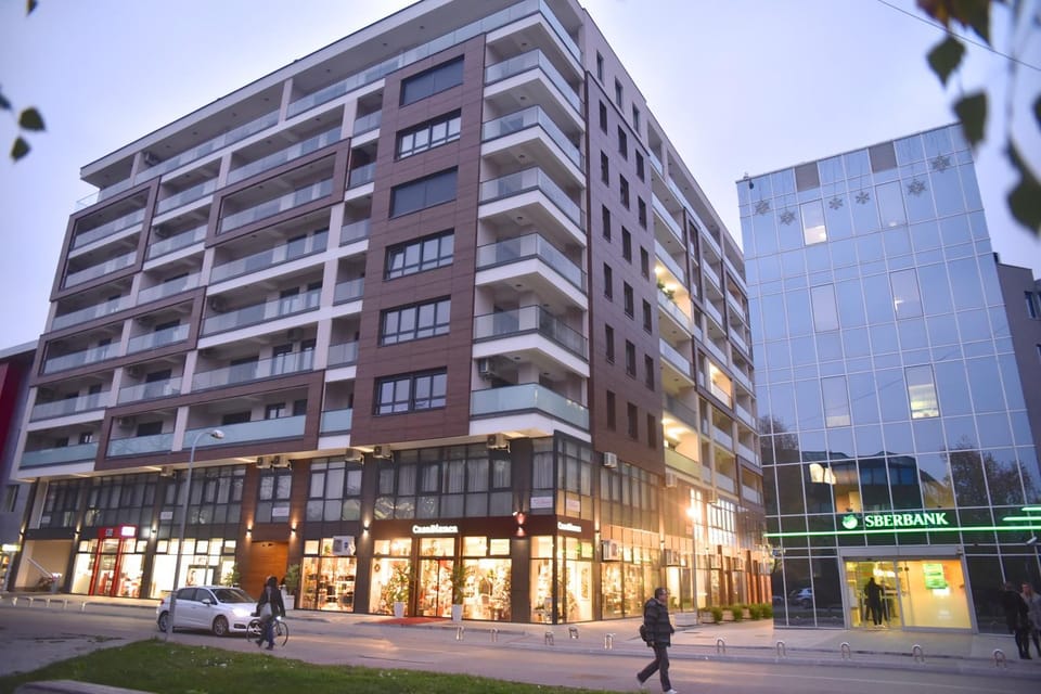 Property building, Nearby landmark, Neighbourhood