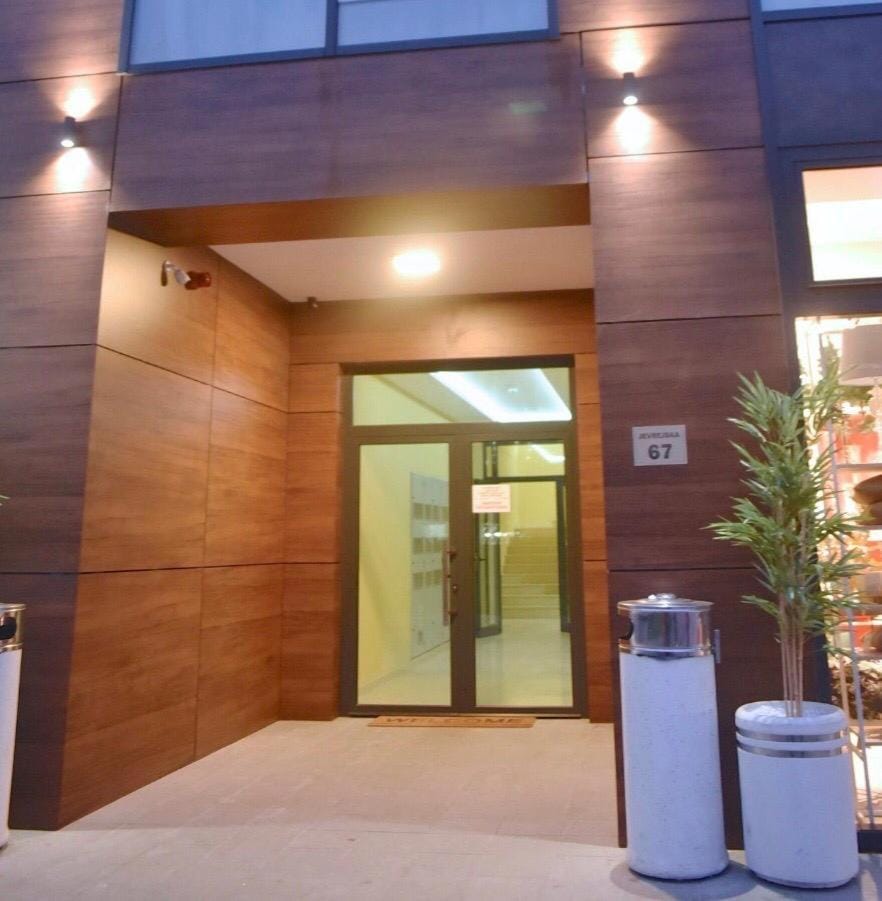 Facade/entrance
