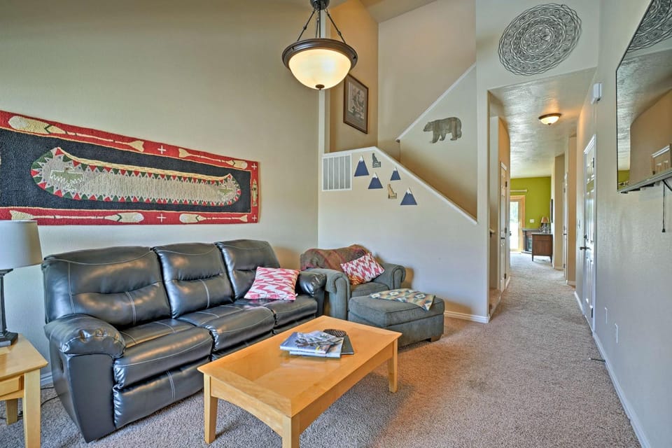 Prime Snowy Retreat Mins to Tamarack & McCall! House in Valley County